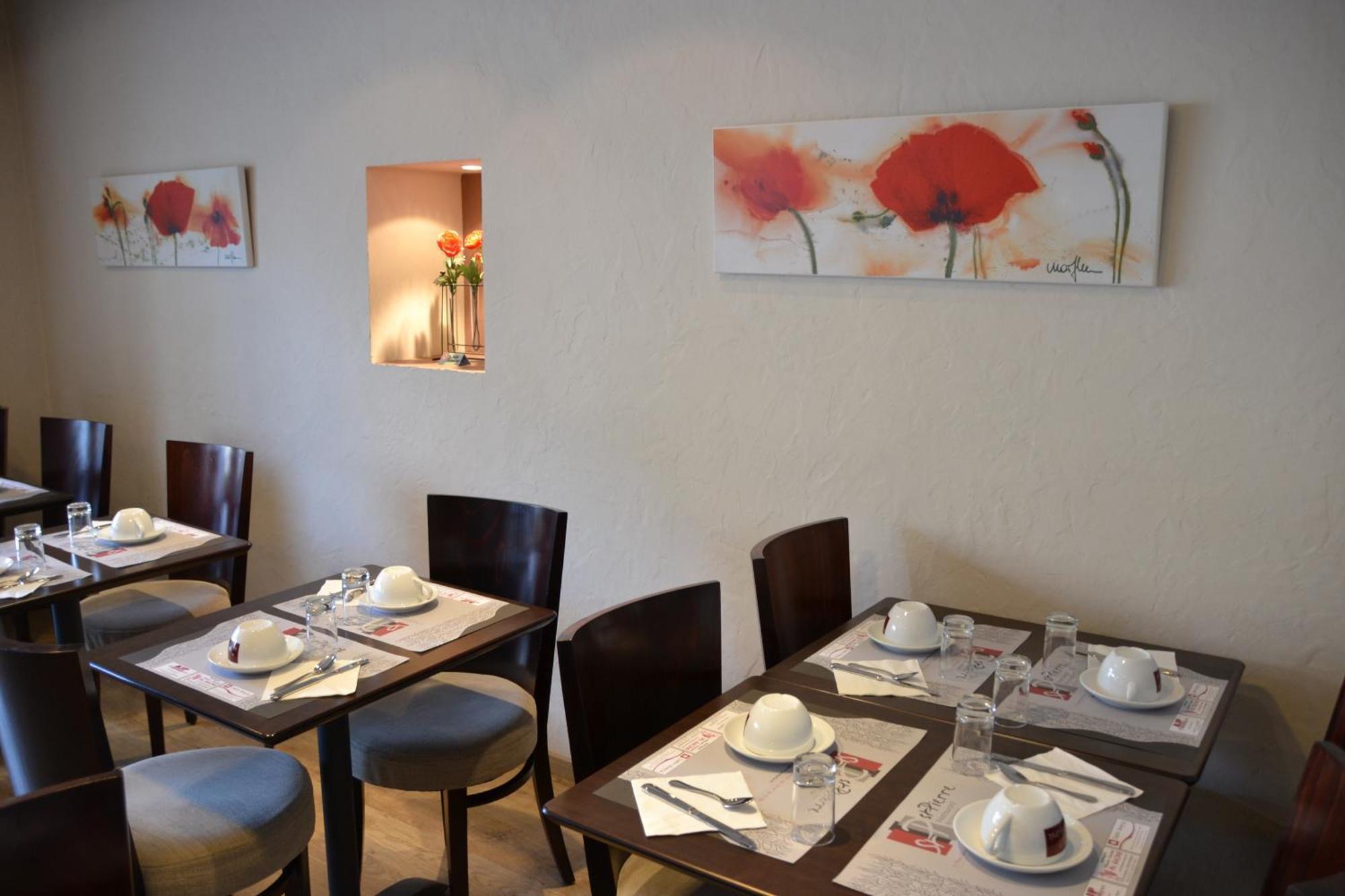Hotel Saint-Pierre Понтарлье Экстерьер фото
